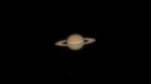 レンズ越しの土星の写真