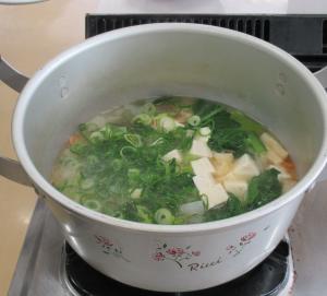 出来上がった熱々の具沢山味噌汁