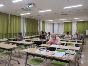 熱心に耳を傾ける受講生の皆さん
