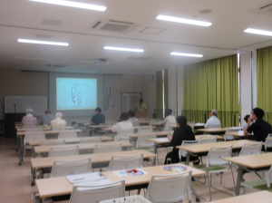 講師のお話を熱心に聞き入る受講生の皆さん