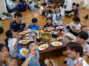 青色班の「いただきます」の様子