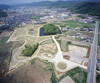 国指定文化財　玉丘古墳群の全景