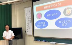 質疑応答している講師の写真