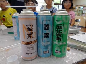 窒素、酸素、二酸化炭素のスプレー缶