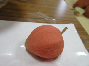 ホオズキの形をした和菓子