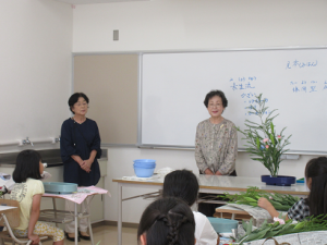 自己紹介をされる講師先生の様子