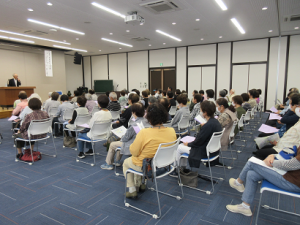 講師先生に質問される講座生