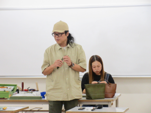 受講生にお話をされる上鍵先生