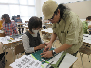 受講生からの質問に助言される講師先生