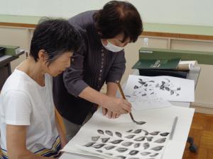 先生から指導を受ける生徒さん