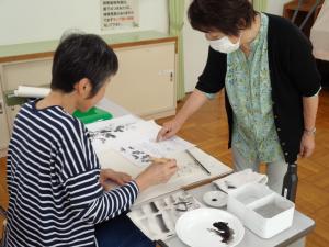 講師先生からアドバイスを受ける生徒さん