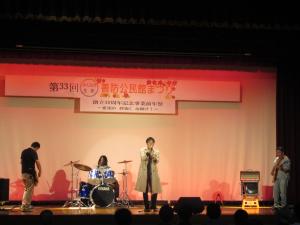 登録グループ「山蛸（やまたこ）」によるバンドのオリジナル曲の演奏の様子