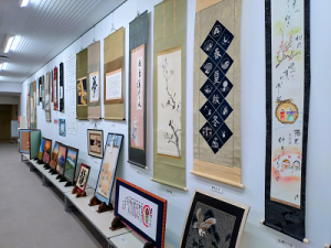 表装作品が展示されたギャラリーの様子