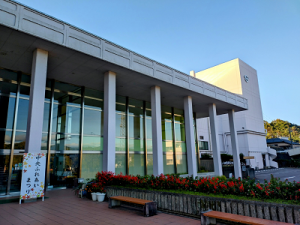 市民会館玄関の写真