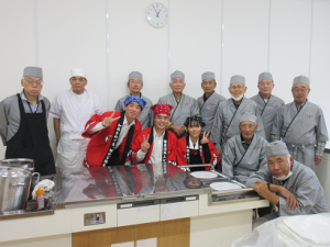 ゆかいな麺々の皆さんとボランティアの播磨農業高校の生徒さん