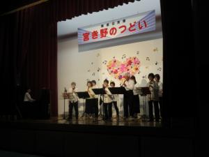 リコーダーを演奏する「リコーフジ2012withアンダンテ」の皆さん