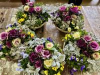 5つの寄せ植え鉢の写真