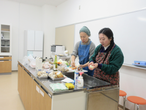 講座開始前から下準備をされる講師先生たち
