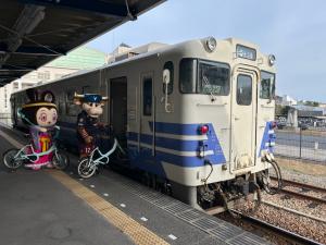 北条鉄道に乗り込むモーヴィとねっぴ～