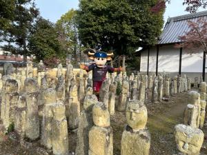 五百羅漢を見学するモーヴィ