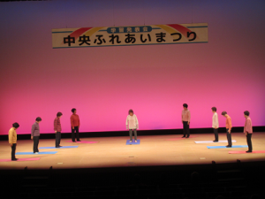 いきいきヨーガの活動紹介をされるグループの皆さん