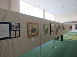 所狭しと作品展示された様子