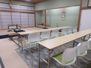 会場に準備された椅子席