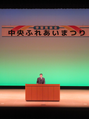 トリとして詩吟を披露されるグループ代表