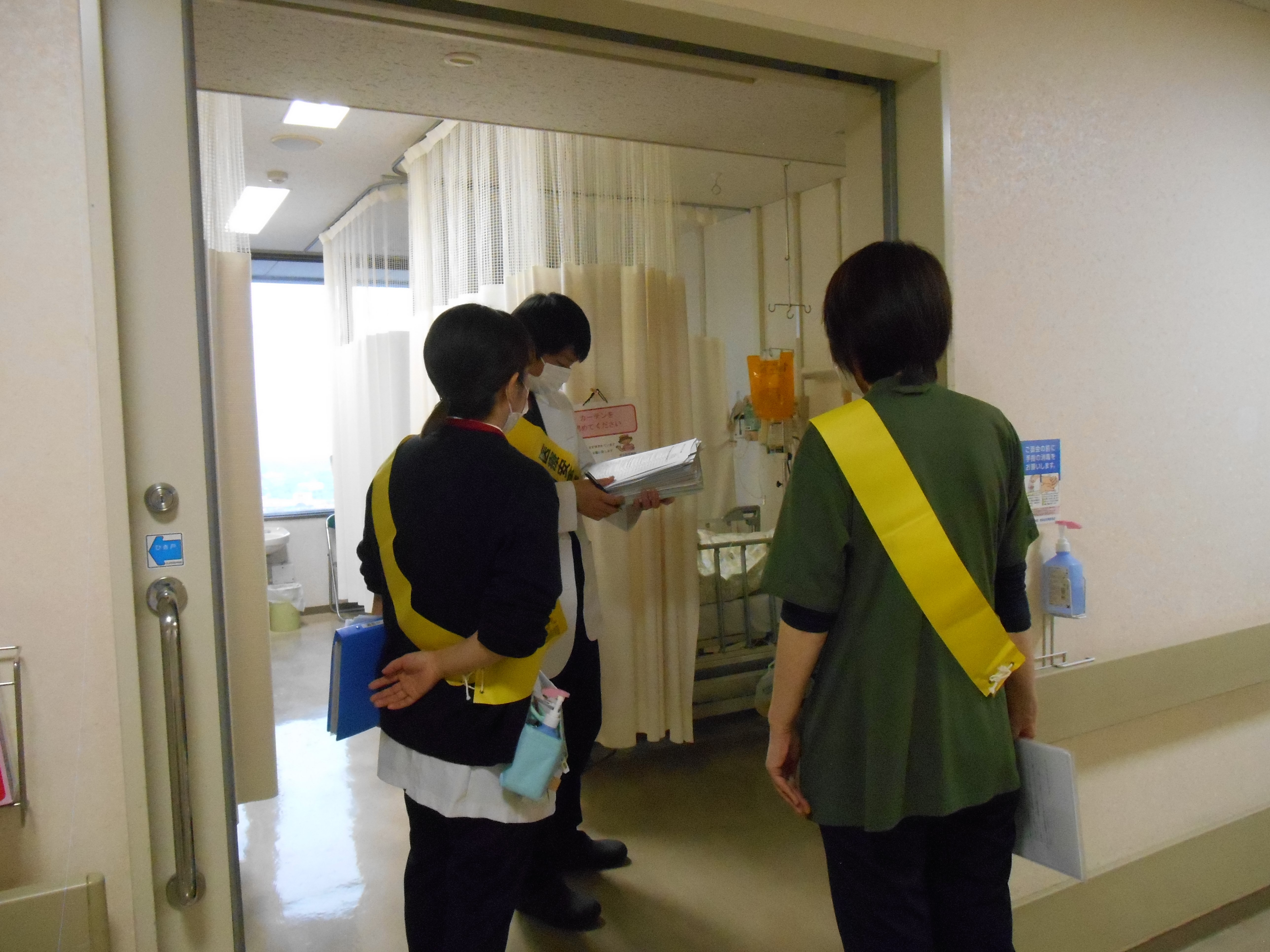 病室ベッドの周囲