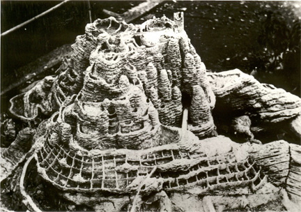 写真：捕虜が製作したモニュメント（噴水）