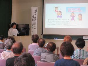講義をする講師の様子
