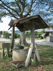 image:a well within the grounds of the camp that was the model for the work