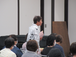 講師に質問する受講生