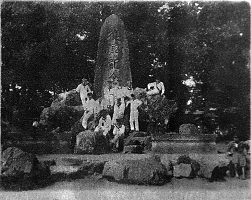image:A commemorative photograph at the Sagamiji Temple Military Service Cenotaph