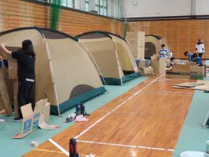 出来上がった３グループのテント