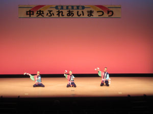 芸能発表のトップを飾った加西銭太鼓の皆さん