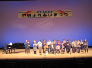 芸能発表のトリを飾った昭和を語ろう歌おうの皆さん