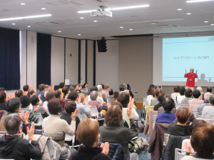 講義で得た内容を実際に体を動かして実感している受講生の皆さん