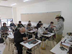 今日の講座の手順及びゴールを話す講師先生