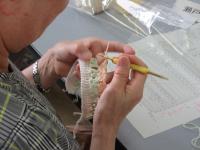 ニッタオルを編む受講生の手元の様子