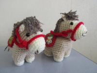 受講生が編んだ馬の編みぐるみ