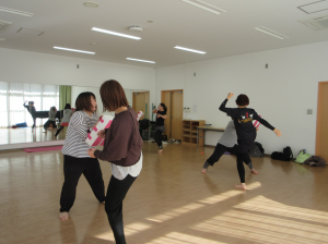 姉妹で参加されお互いに練習し合う受講生