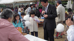 芦屋市翠ヶ丘町の子供たちが餅つき交流会に参加！（平成23年11月23日）の画像2