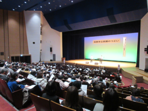 客席最後列から写真撮影したコンサートの様子