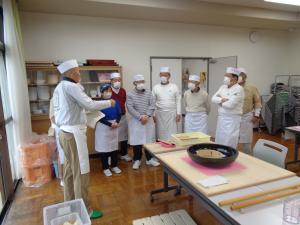 講師とスタッフ7名の入念な打ち合わせの様子