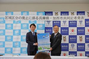 県市共同記者発表