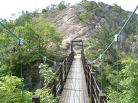 笠松山と吊り橋の画像