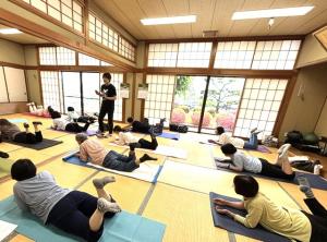 受講生を順番に指導する講師