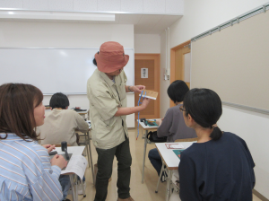 机間指導をされている講師先生