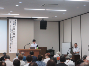 講師紹介をする館長
